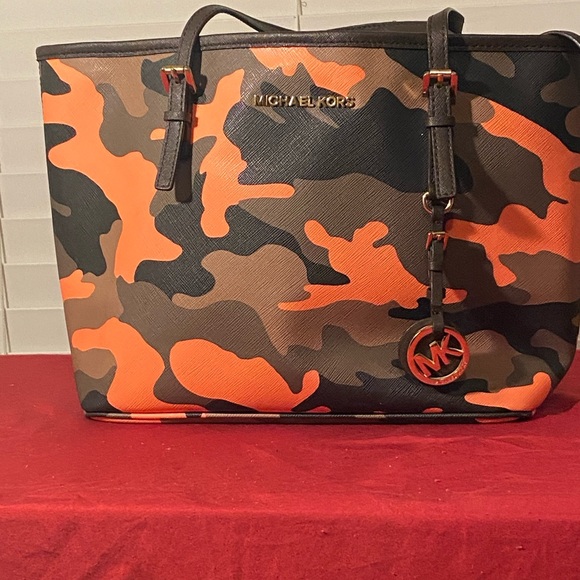Mk π₯ Small Jet Set tote π bag πππFall Bag πΌ. 8-23-25 PLEASE π READ obo - Picture 2 of 10
